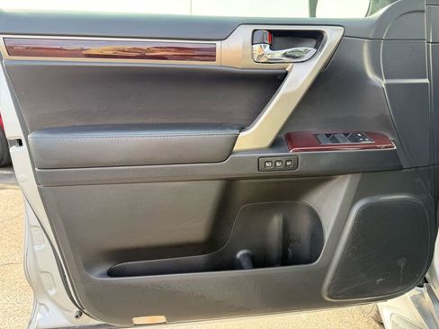 Used 2017 Lexus GX 460 Premium image 5