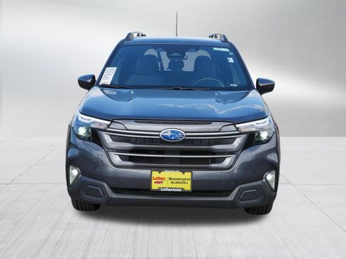 Used 2025 Subaru Forester Premium AWD/4WD image 2