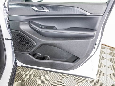 New 2025 Jeep Grand Cherokee Altitude image 35