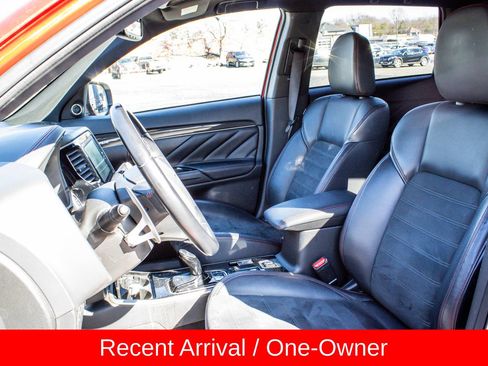Used 2022 Mitsubishi Outlander 4WD Plug-In Hybrid image 11