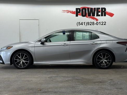 Used 2023 Toyota Camry SE image 6