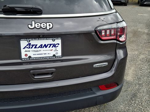 Used 2020 Jeep Compass Latitude w/ Cold Weather Group AWD/4WD image 13