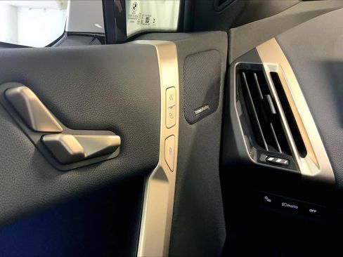 Used 2024 BMW iX xDrive50 w/ Sport Package image 33