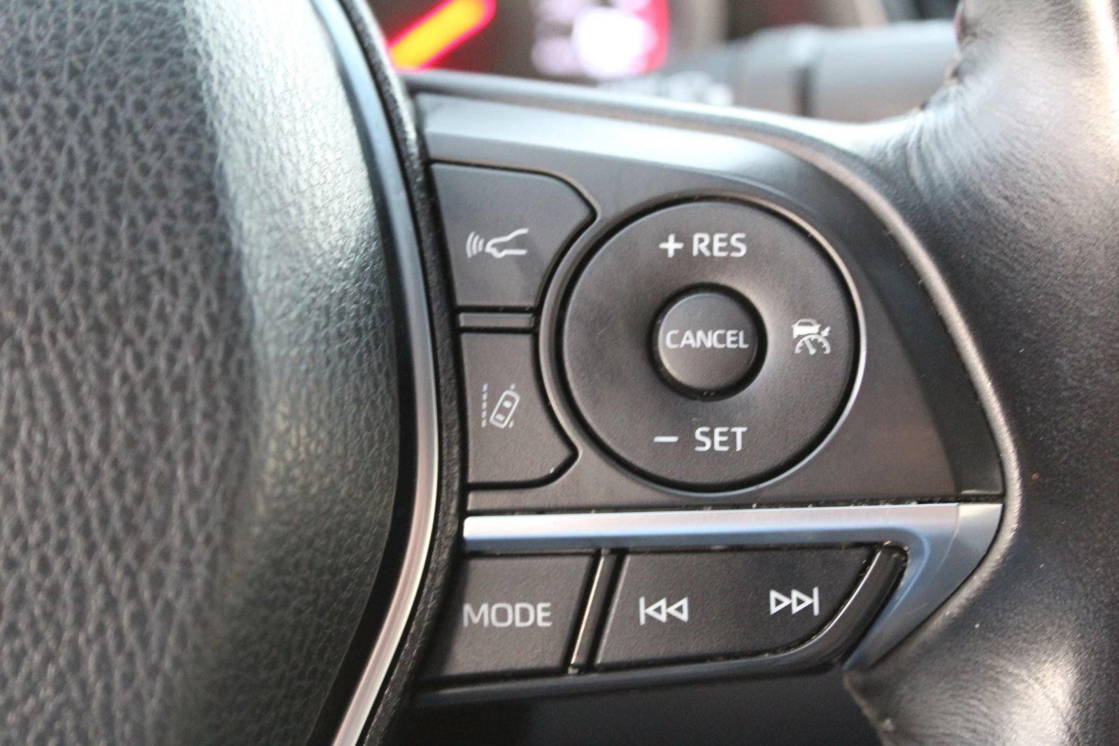 Used 2018 Toyota Camry XSE w/ Accessory Appearance Package FWD image 17