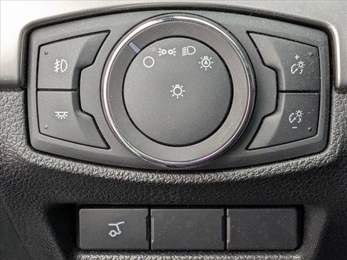 Used 2019 Ford Explorer XLT w/ Equipment Group 202A image 12