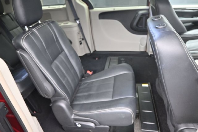 Used 2016 Chrysler Town & Country Touring w/ Driver Convenience Group FWD image 13