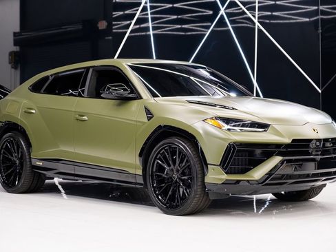 Used 2024 Lamborghini Urus S image 1