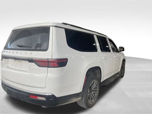 Used 2024 Jeep Wagoneer L 4WD w/ Premium Group I image 7