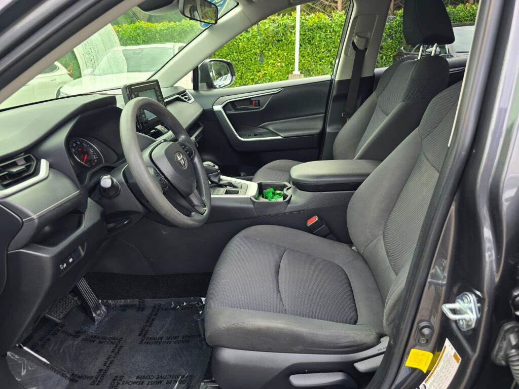 Used 2019 Toyota RAV4 LE w/ Carpet Mat Package AWD/4WD image 20