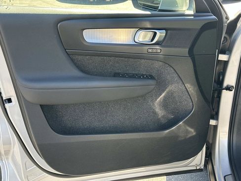 Certified 2025 Volvo XC40 B5 Core image 15