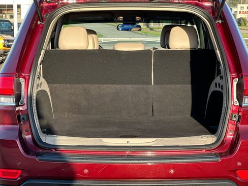 Used 2021 Jeep Grand Cherokee Laredo image 21