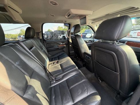 Used 2014 GMC Yukon XL SLT w/ SLT-2 Equipment Package RWD image 11