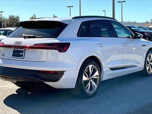 Certified 2024 Audi Q8 e-tron Premium image 5