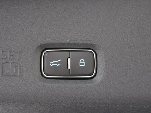 Used 2025 Ford Expedition Platinum w/ Stealth Appearance Package image 16