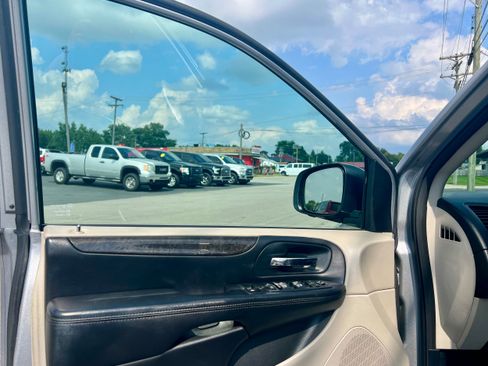 Used 2014 Dodge Grand Caravan SXT FWD image 8