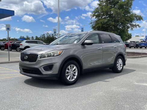 Used 2017 Kia Sorento FWD w/ LX Convenience Package image 3