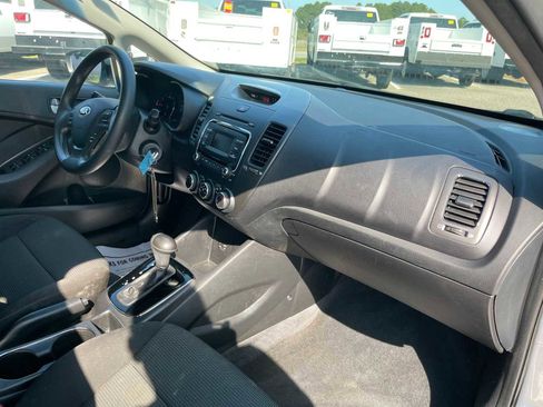 Used 2017 Kia Forte LX FWD image 26