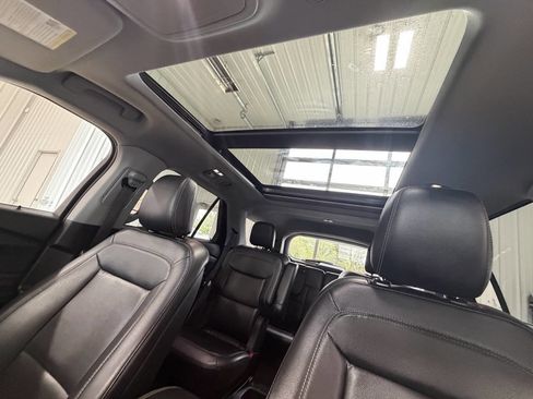 Used 2020 Ford Explorer XLT w/ Equipment Group 202A AWD/4WD image 12