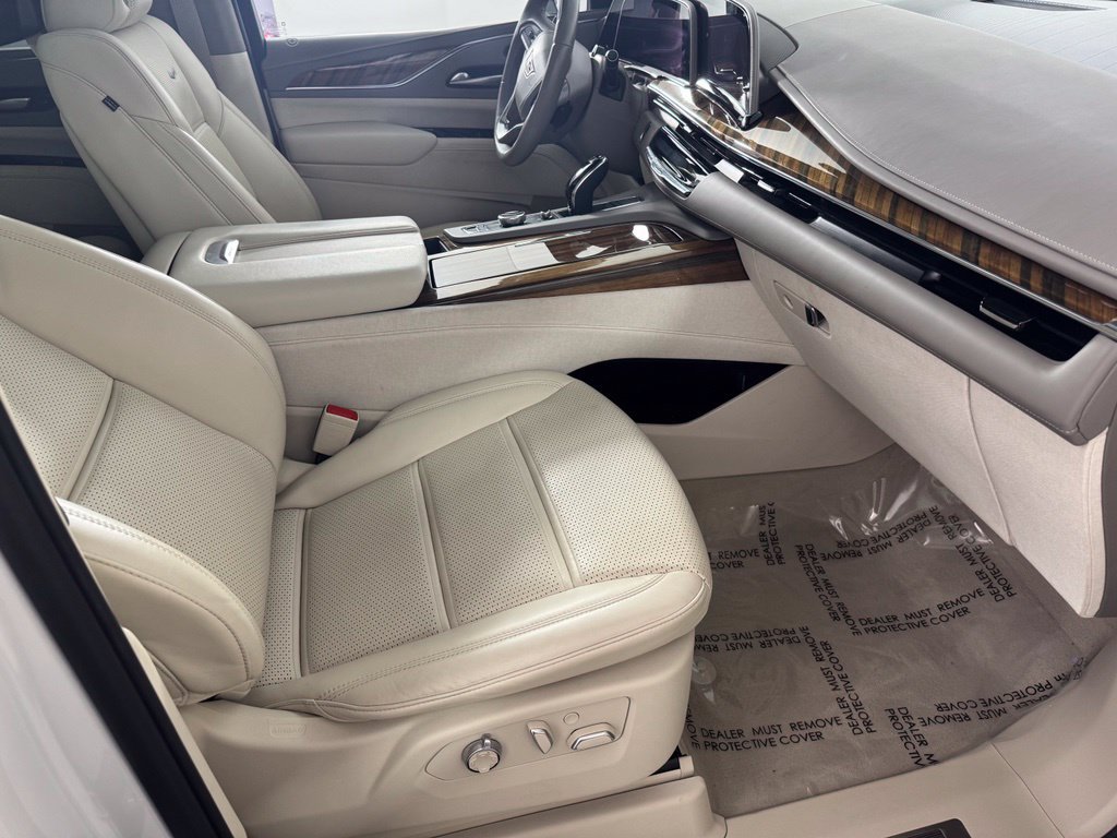 Used 2024 Cadillac Escalade Sport Platinum w/ Heavy-Duty Trailer Package AWD/4WD image 33