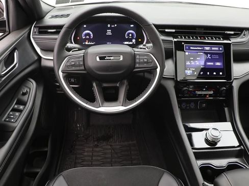 Used 2024 Jeep Grand Cherokee Altitude image 12