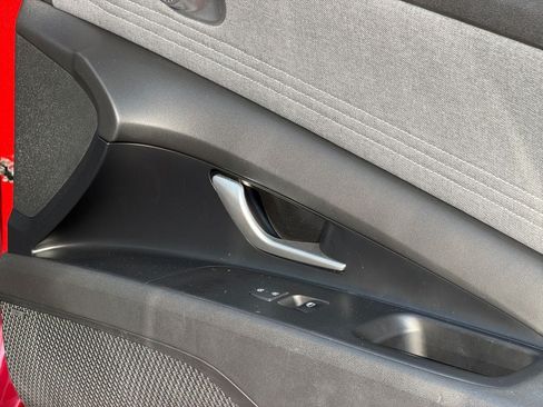 Used 2021 Hyundai Elantra Limited FWD image 25