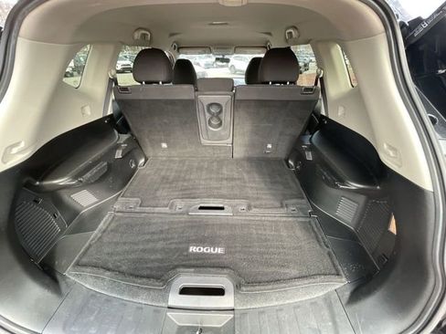 Used 2016 Nissan Rogue S w/ Appearance Package image 31