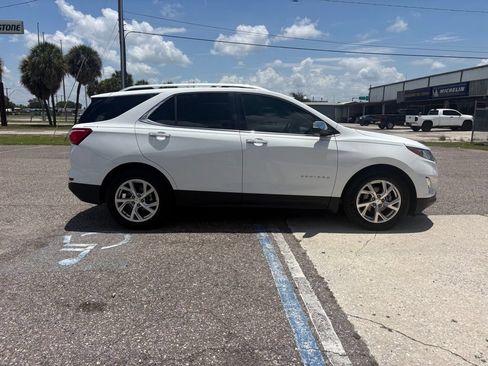 Used 2018 Chevrolet Equinox Premier FWD image 2
