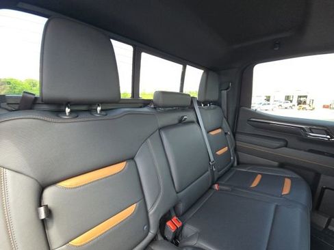 Used 2022 GMC Sierra 1500 AT4 w/ AT4 Premium Package AWD/4WD image 14