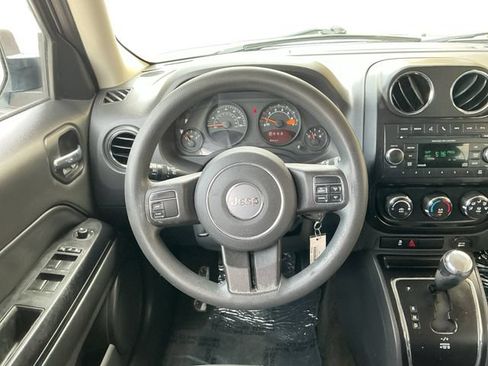 Used 2016 Jeep Patriot Sport w/ Power Value Group FWD image 12