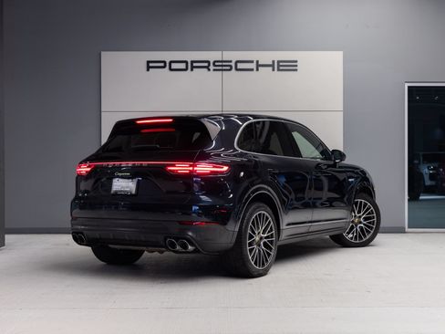 Certified 2023 Porsche Cayenne AWD/4WD image 7