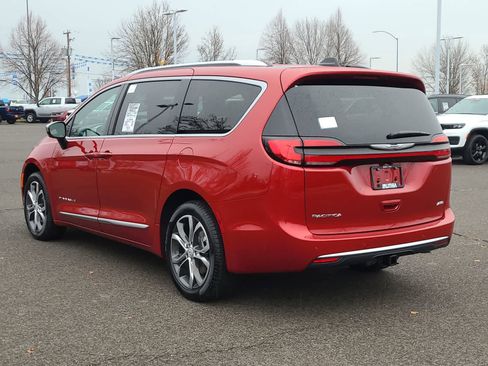 New 2026 Chrysler Pacifica Pinnacle w/ Trailer Tow Group image 12