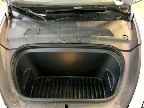 Used 2023 Tesla Model Y AWD image 31