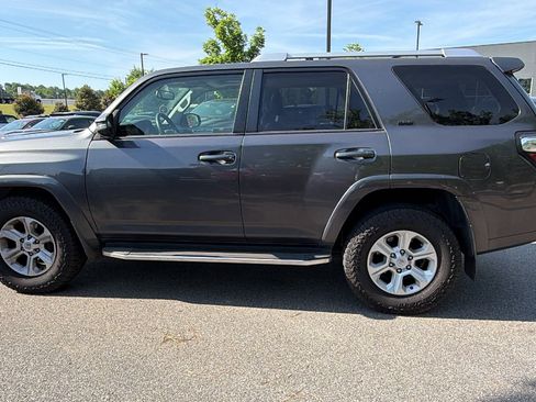Used 2016 Toyota 4Runner SR5 Premium RWD image 11