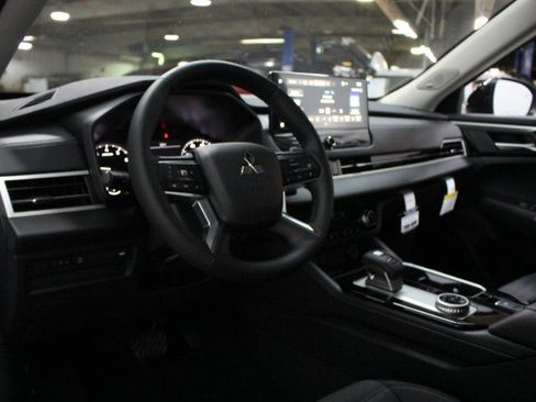 New 2026 Mitsubishi Outlander Trail Edition image 5