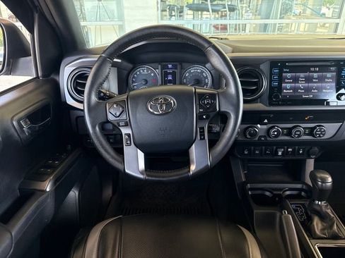 Used 2019 Toyota Tacoma TRD Off-Road w/ Technology Package AWD/4WD image 13