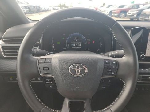 Used 2025 Toyota Camry SE image 14