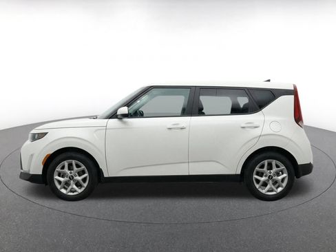 Used 2025 Kia Soul LX w/ LX Technology Package FWD image 4