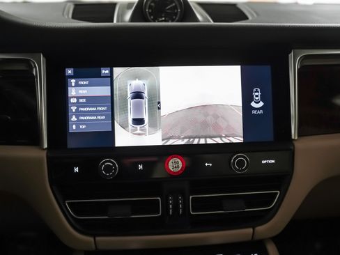 Used 2023 Porsche Macan image 27
