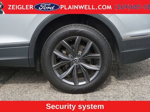 Used 2023 Volkswagen Tiguan SE AWD/4WD image 9