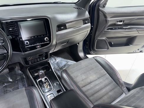 Used 2020 Mitsubishi Outlander SE image 23