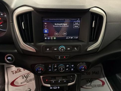 Used 2024 GMC Terrain SLE w/ Driver Convenience Package FWD image 18
