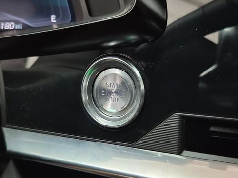 Used 2020 Chevrolet Corvette Stingray image 25