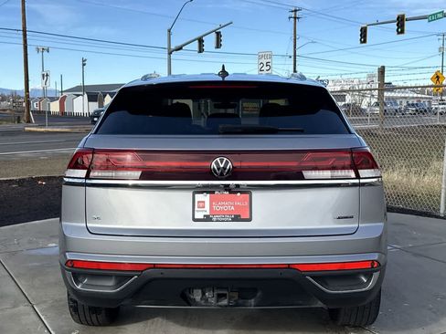 Used 2024 Volkswagen Atlas Cross Sport SE image 4