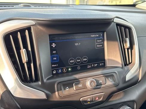 Used 2024 GMC Terrain SLE image 18