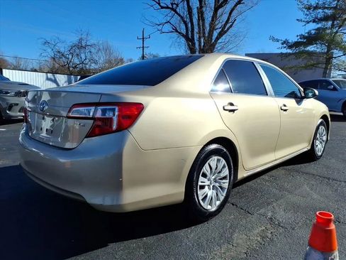 Used 2012 Toyota Camry LE image 3
