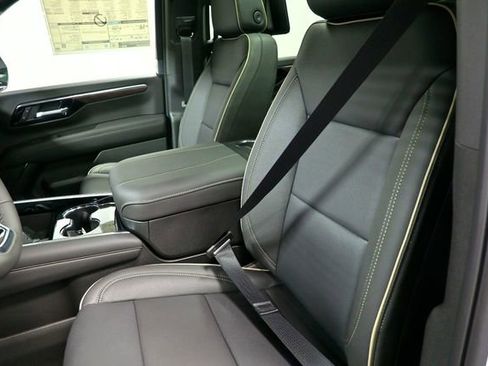 New 2026 Chevrolet Suburban Premier AWD/4WD image 11