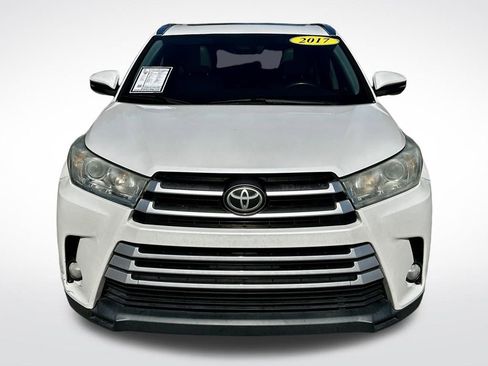 Used 2017 Toyota Highlander XLE image 2