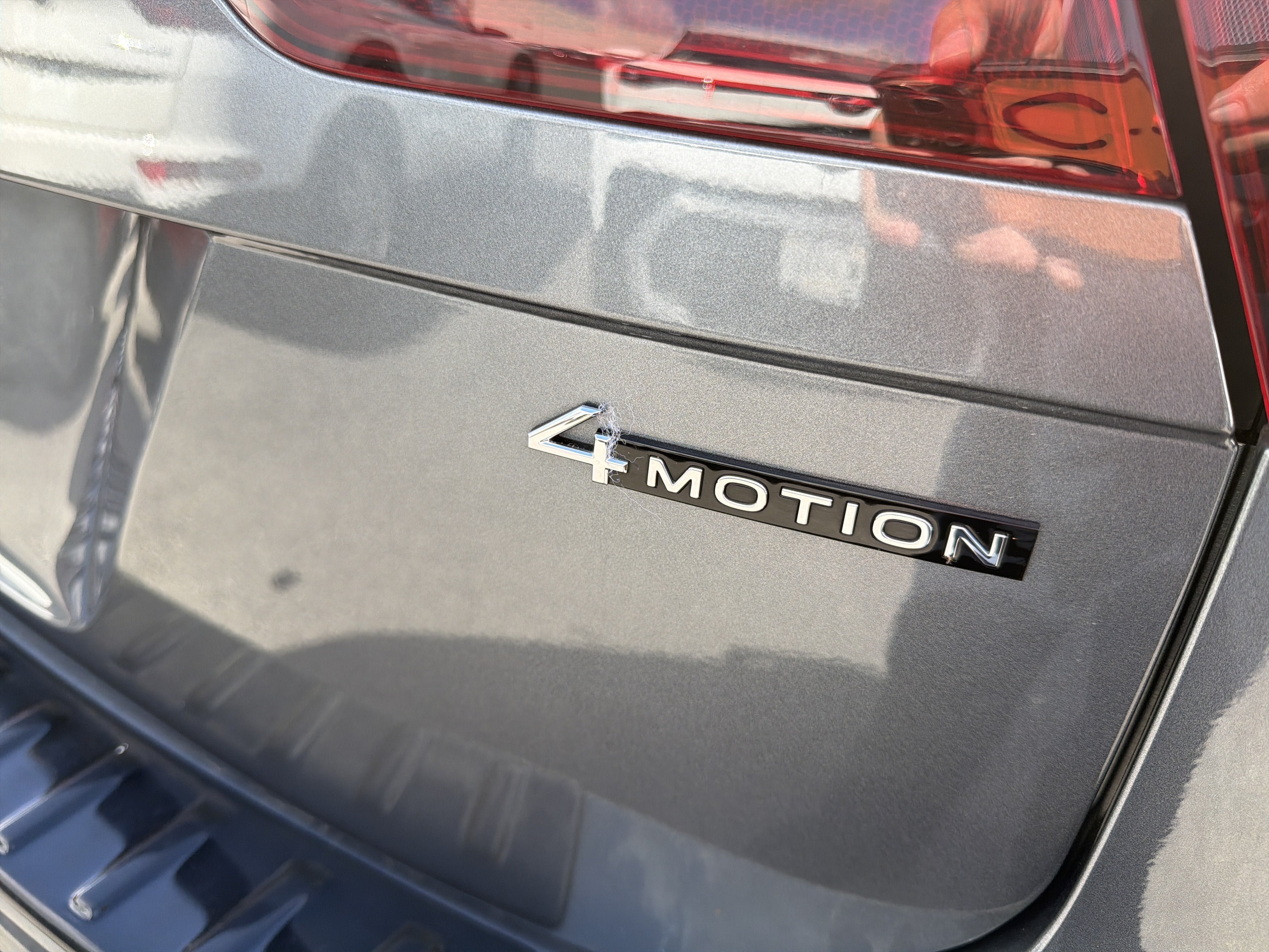 Used 2024 Volkswagen Tiguan SE R-Line AWD/4WD image 8
