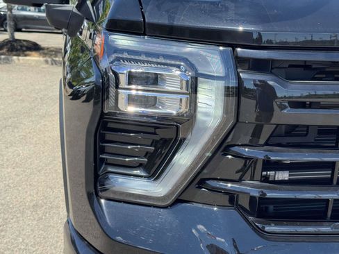 Used 2025 Chevrolet Silverado 2500 LT w/ Trail Boss Package AWD/4WD image 9