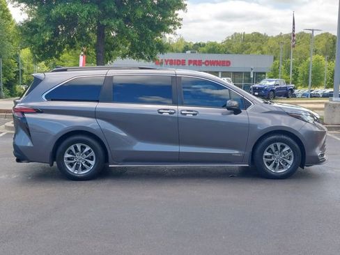 Used 2021 Toyota Sienna XLE w/ XLE Plus Package AWD/4WD image 33